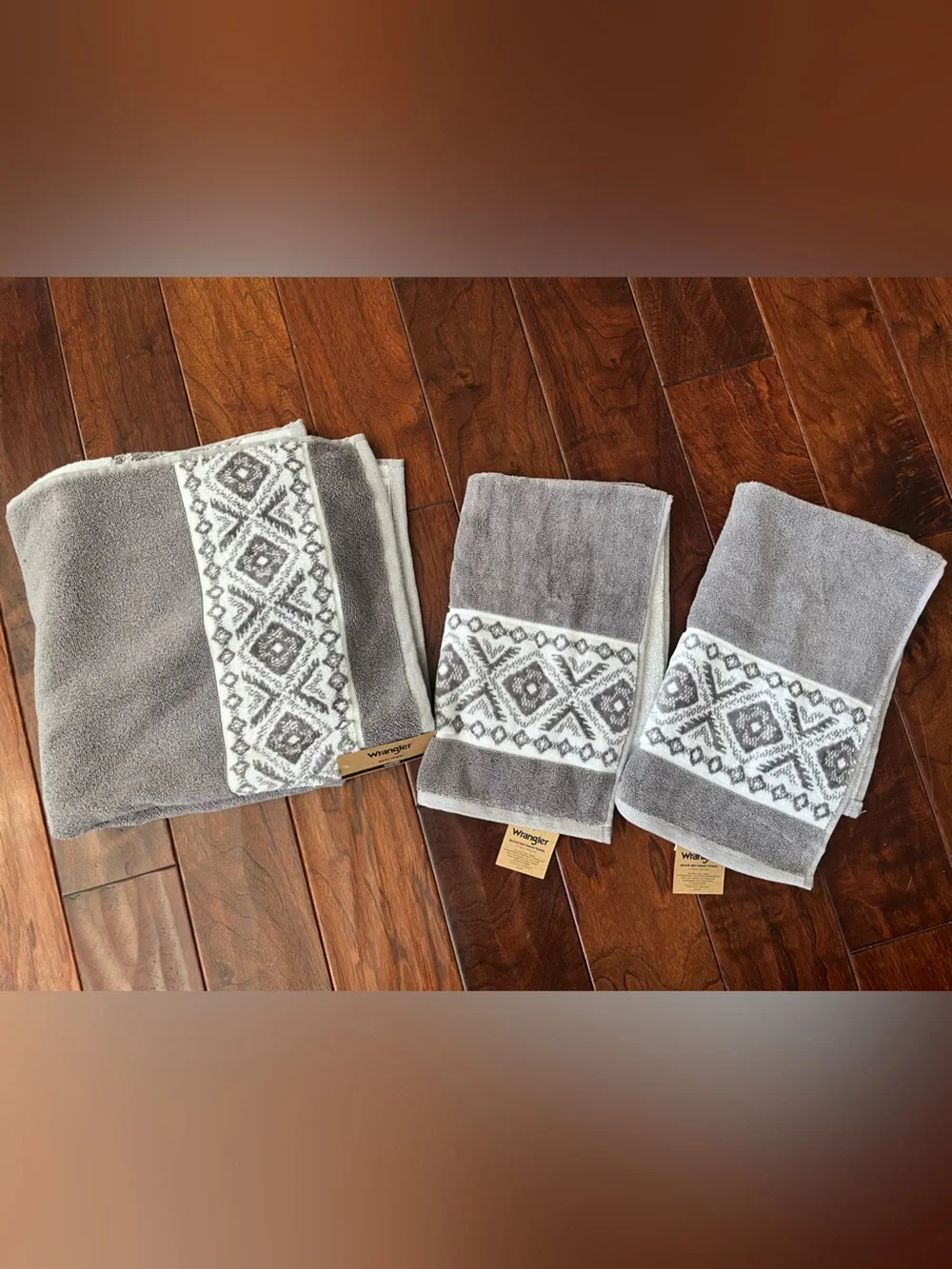 Wrangler Gray and White Geometric Bath and Hand Towel Set